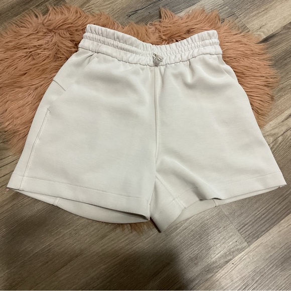 Lululemon Softstreme High-Rise Short Bone Size 0 - Picture 6 of 12